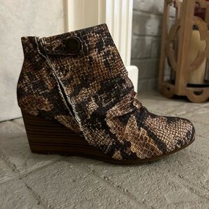 Blowfish Malibu wedge bootie size 7.5